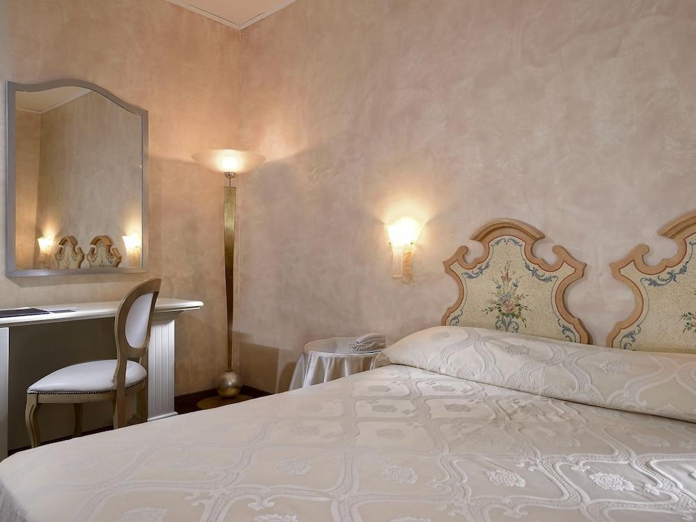 Hotel Amadeus Venice Exterior photo